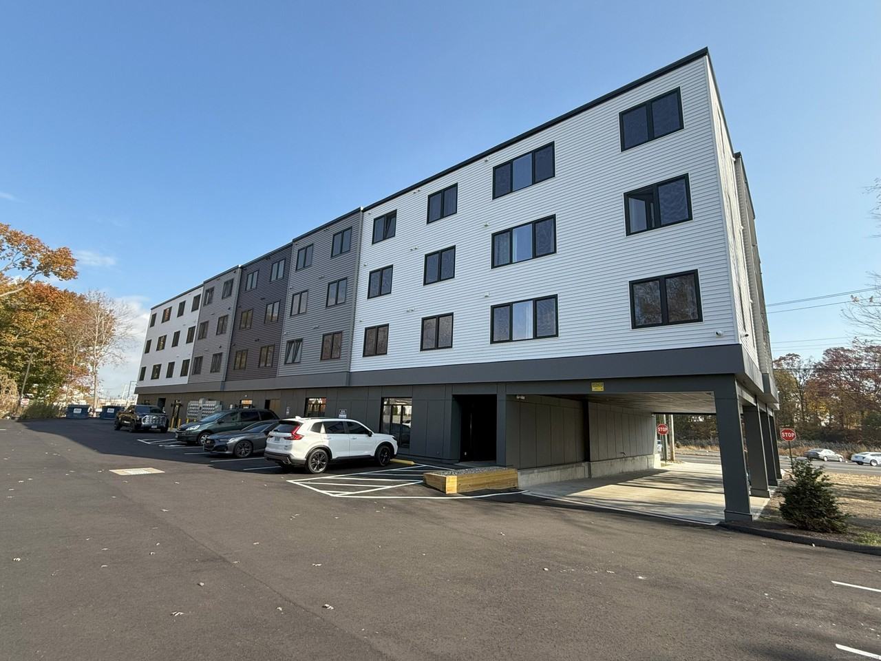 211 211 Ferry Blvd Boulevard #202 - Photo 3 of 15