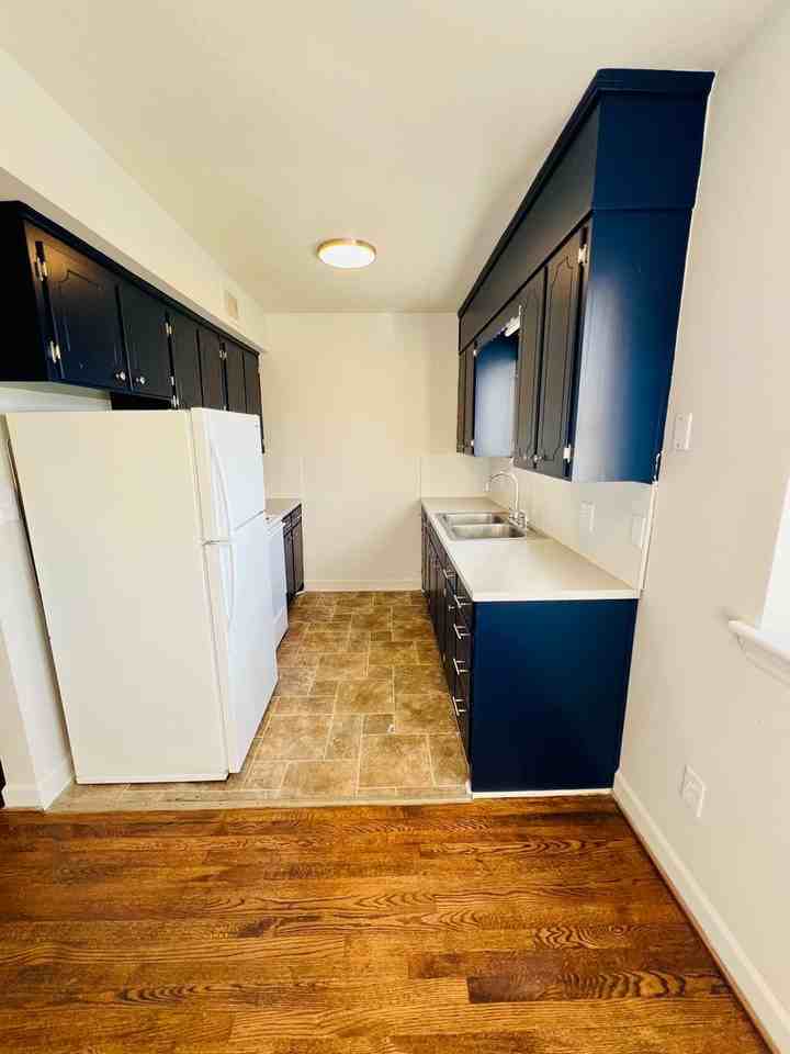 217 Mountain Ave Sw #11 - Photo 6 of 10