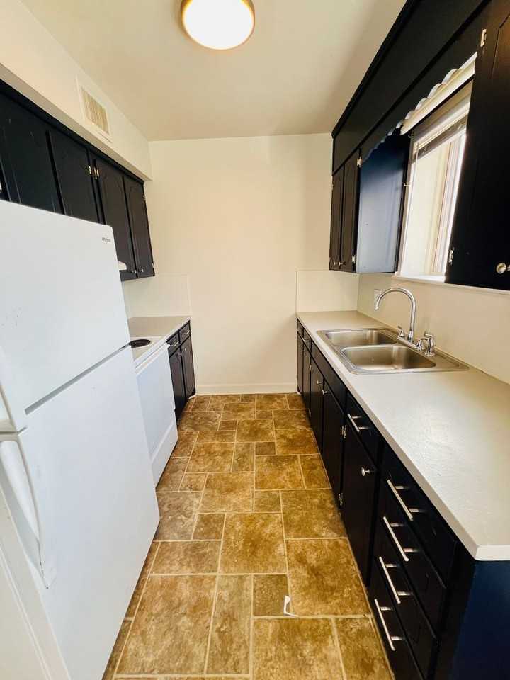 217 Mountain Ave Sw #11 - Photo 7 of 10