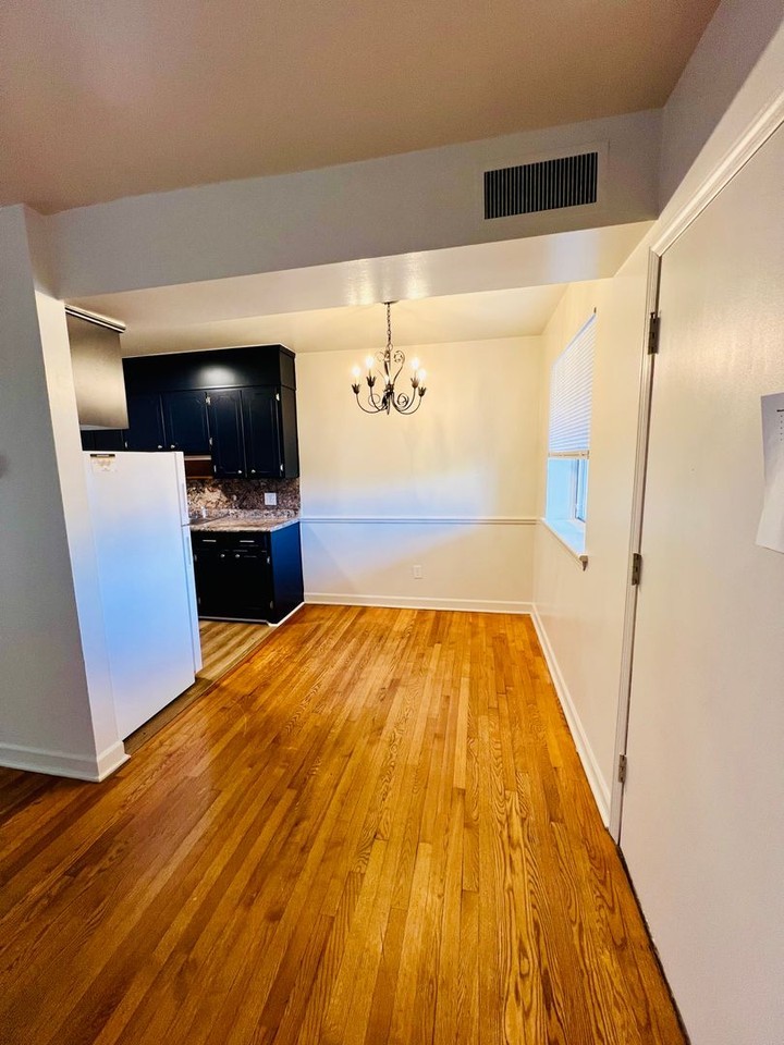 217 Mountain Avenue Southwest #8 - Photo 5 of 12