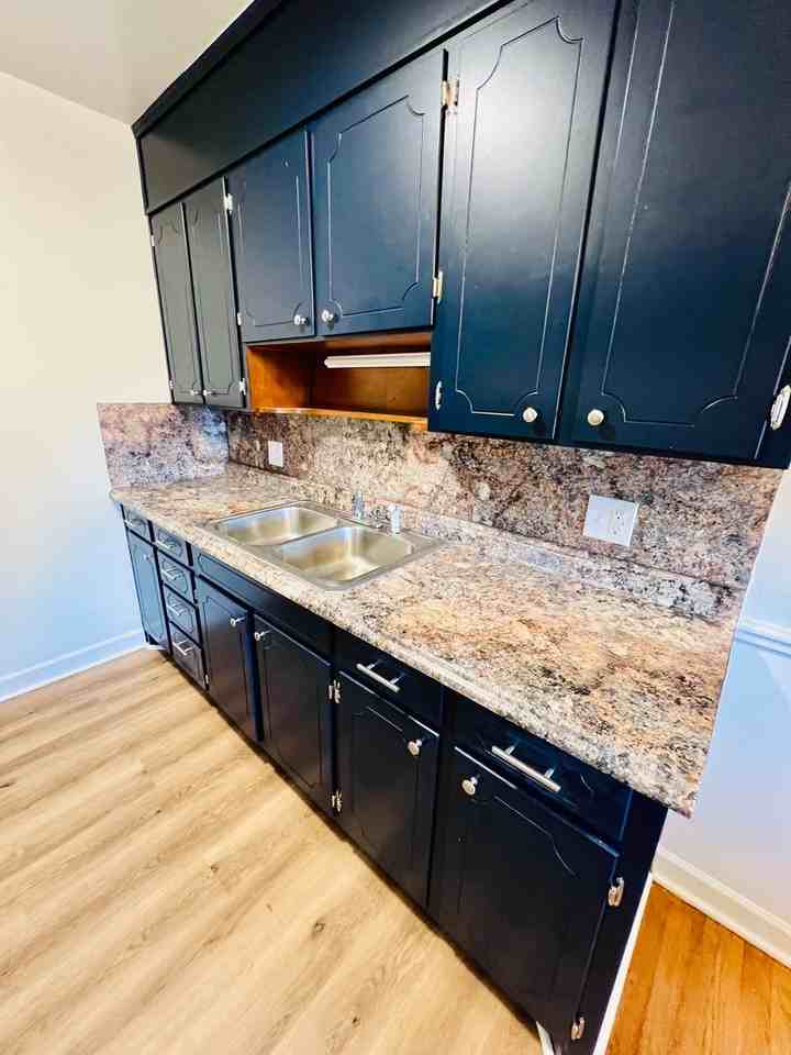 217 Mountain Avenue Southwest #8 - Photo 7 of 12