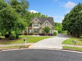 featured image of 209 Braemar Ct