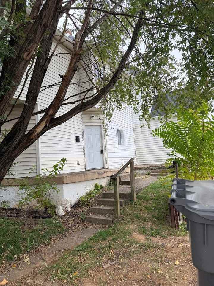 1017 Laurel St - Photo 3 of 14