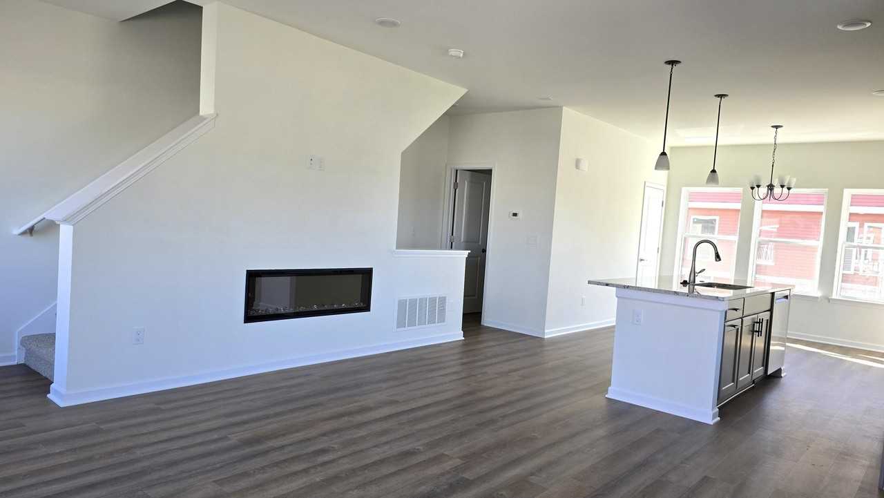 4876 Parkside Lane - Photo 3 of 15