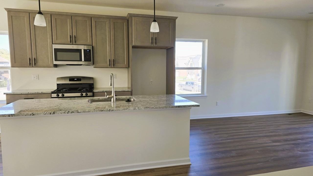 4876 Parkside Lane - Photo 5 of 15