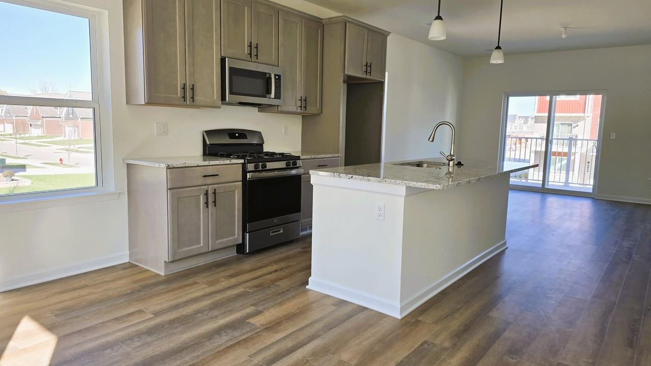 4876 Parkside Lane - Photo 6 of 15