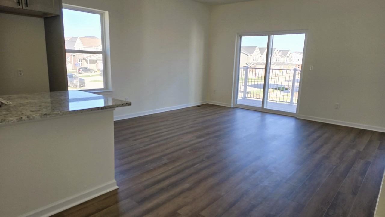 4876 Parkside Lane - Photo 7 of 15