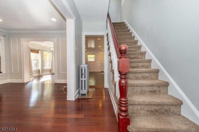 51 Cedar Ave - Photo 5 of 28