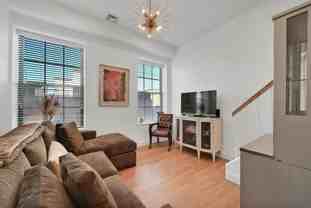 1015 Grand St #5D - Photo 1 of 1