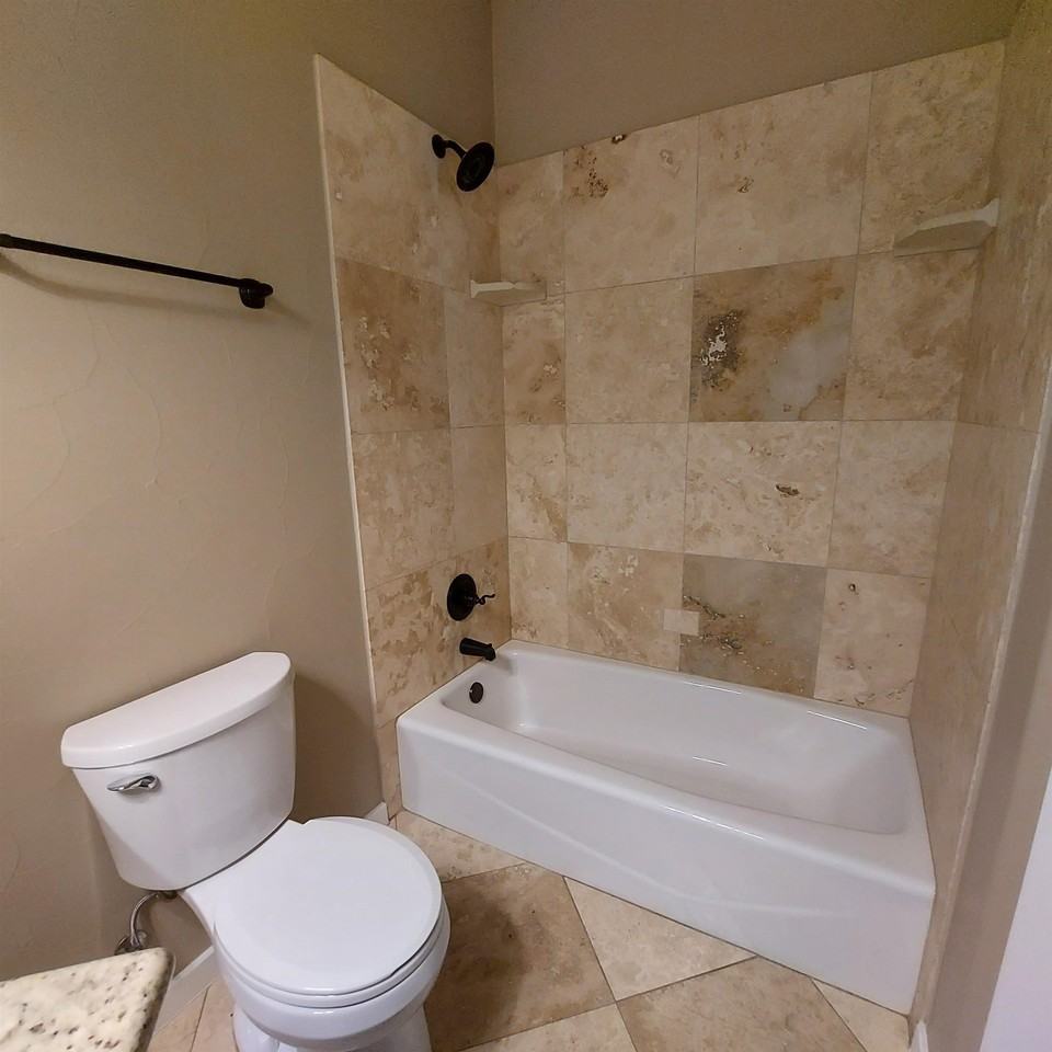 300 Knights Row - Photo 3 of 18