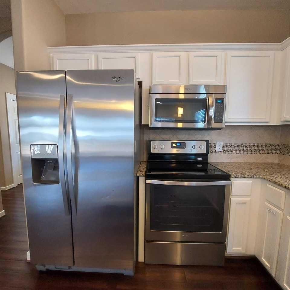 300 Knights Row - Photo 6 of 18