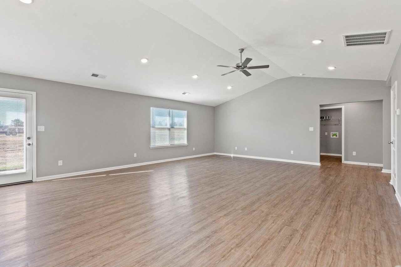 101 S Taylor Ln - Photo 6 of 18