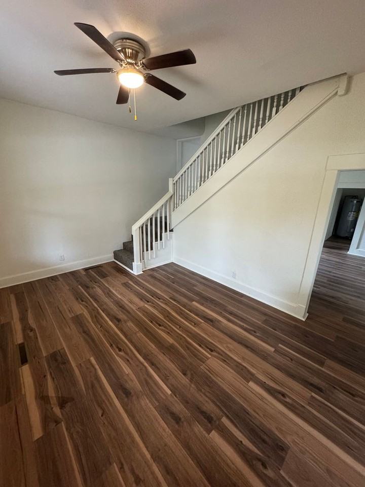 1033 East Commercial Street - Photo 3 of 21