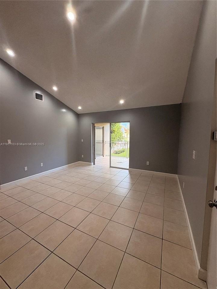 18850 Nw 57th Ave #306 - Photo 7 of 20