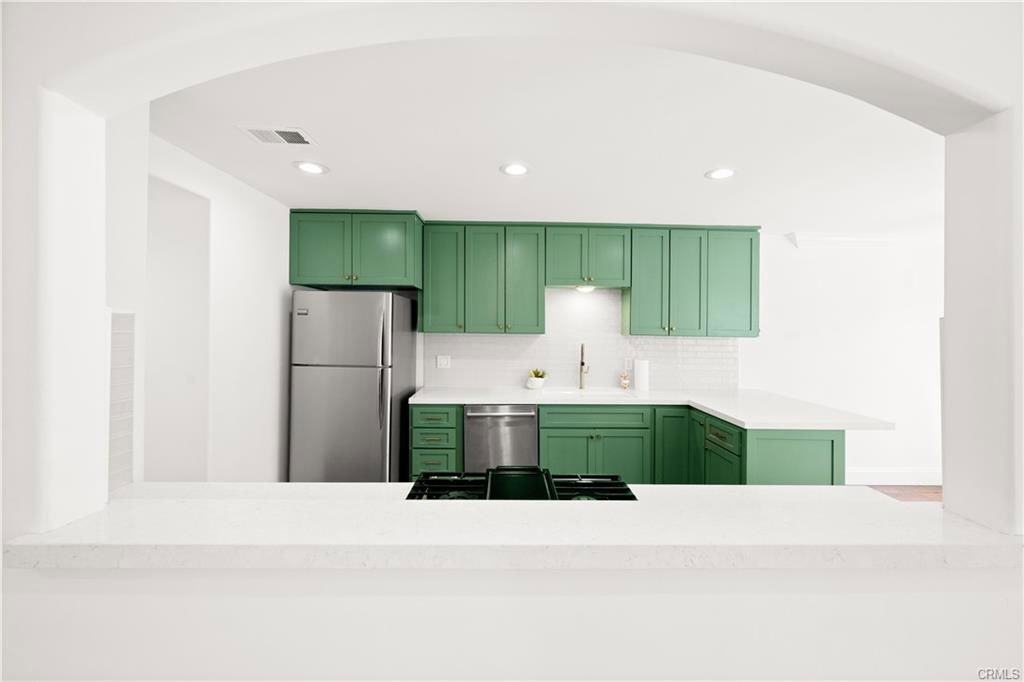 33026 Lighthouse Ct - Photo 2 of 8