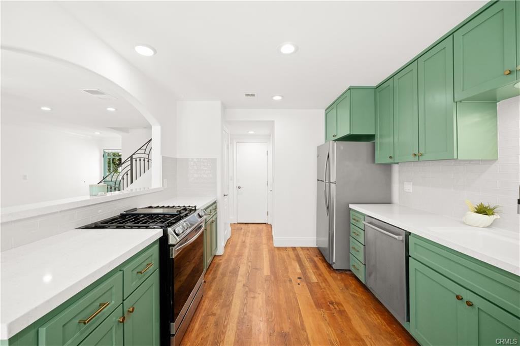 33026 Lighthouse Ct - Photo 3 of 8