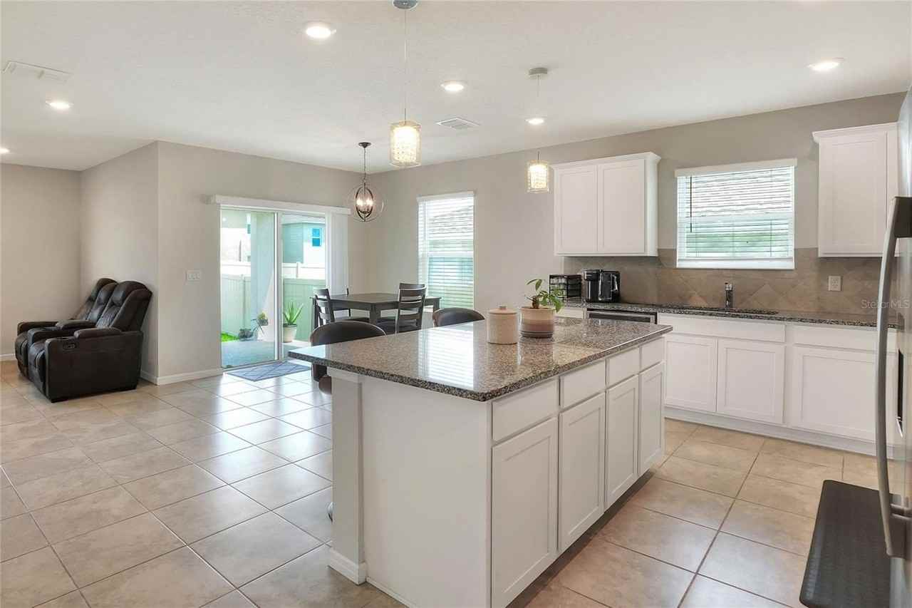 1623 Aspen Avenue - Photo 4 of 43