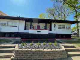 featured image of 621 N Leverett Ave