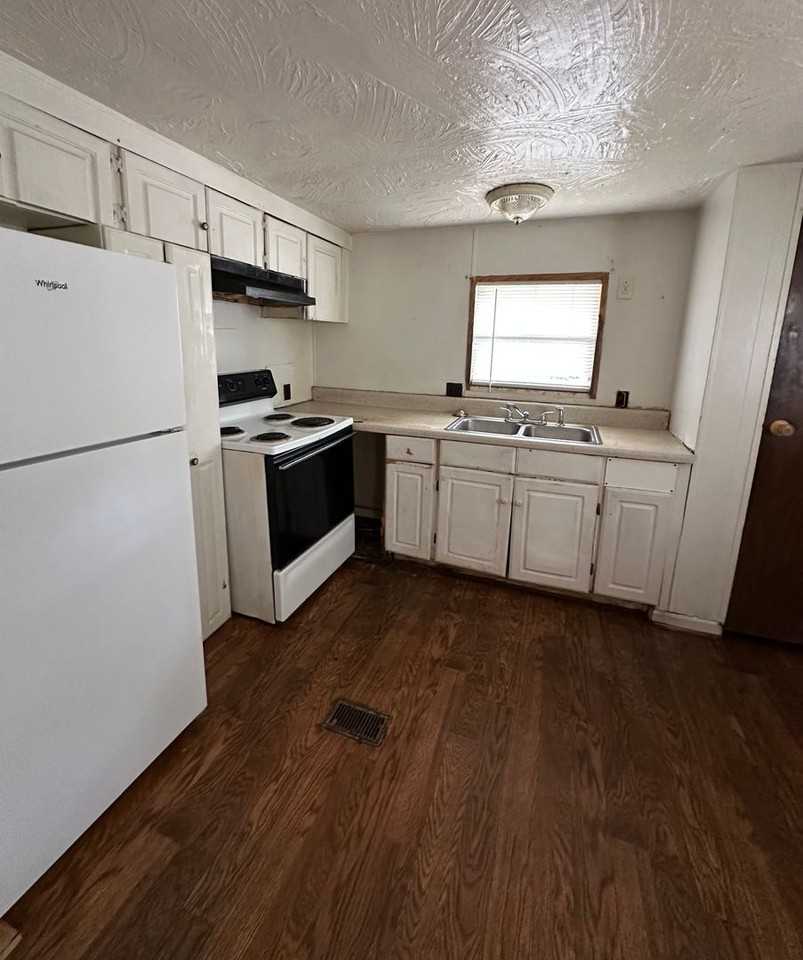 540 Coconut Ct - Photo 2 of 6