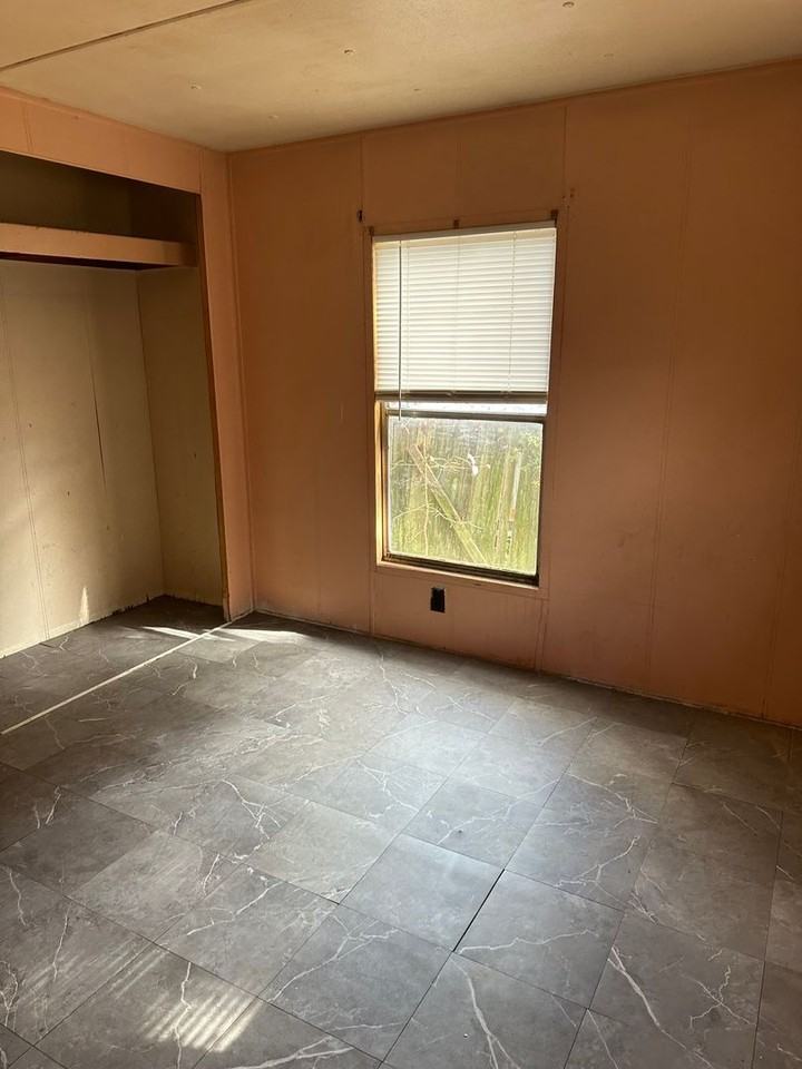 540 Coconut Ct - Photo 3 of 6