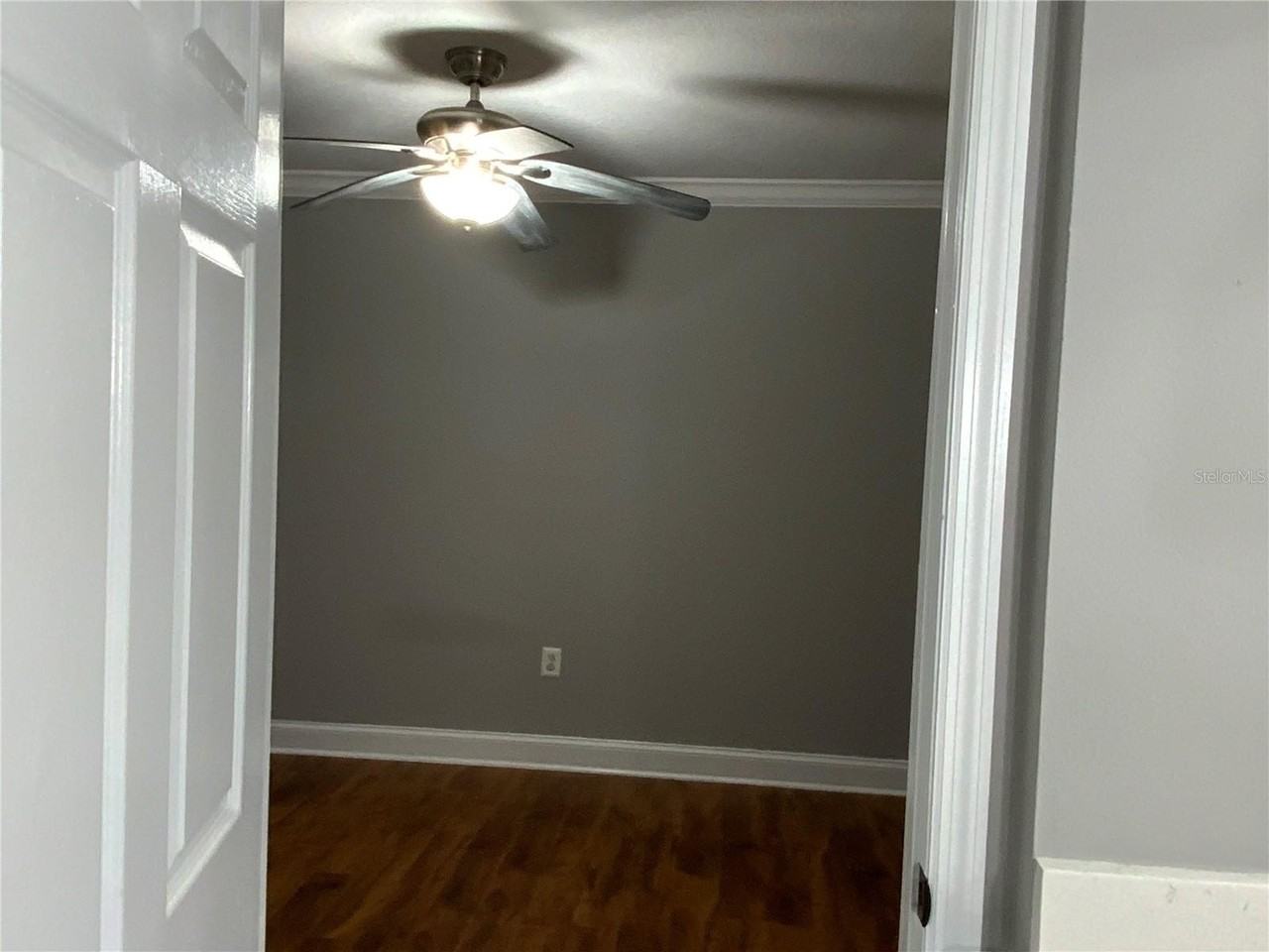 806 Lake Haven Sq #102 - Photo 6 of 15