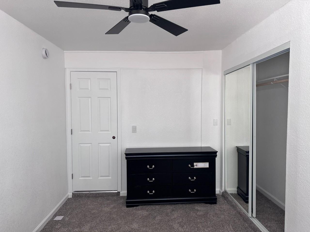 Town Cir - Photo 2 of 7