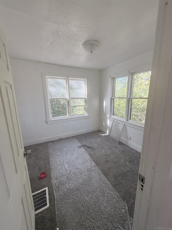 5011 Baldwin Boulevard - Photo 2 of 9