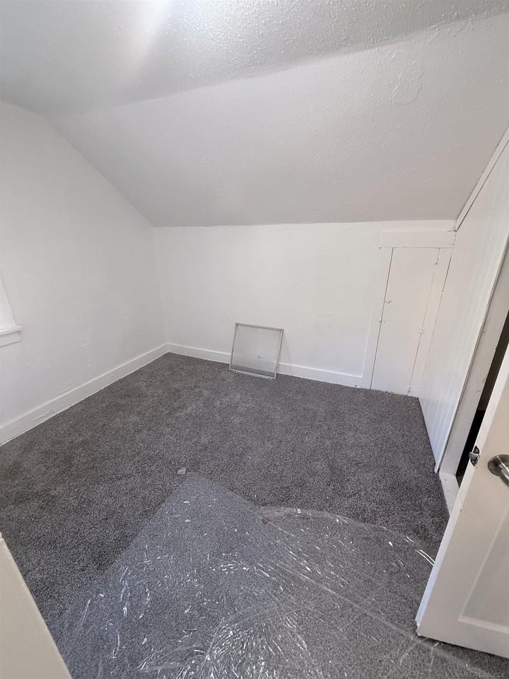 5011 Baldwin Boulevard - Photo 3 of 9