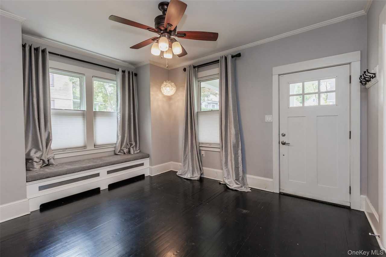 60 Jackson Ave - Photo 4 of 24