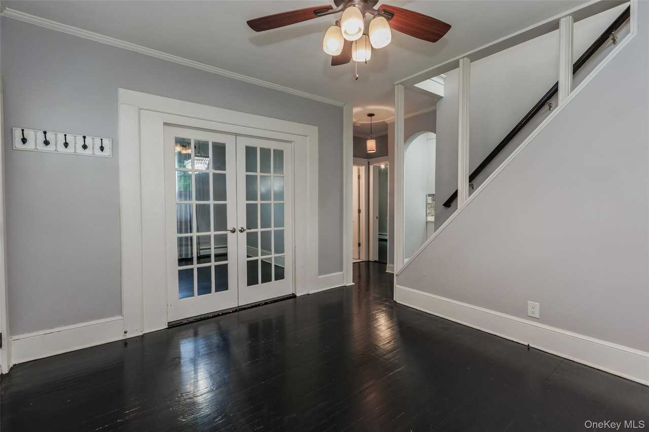 60 Jackson Ave - Photo 5 of 24