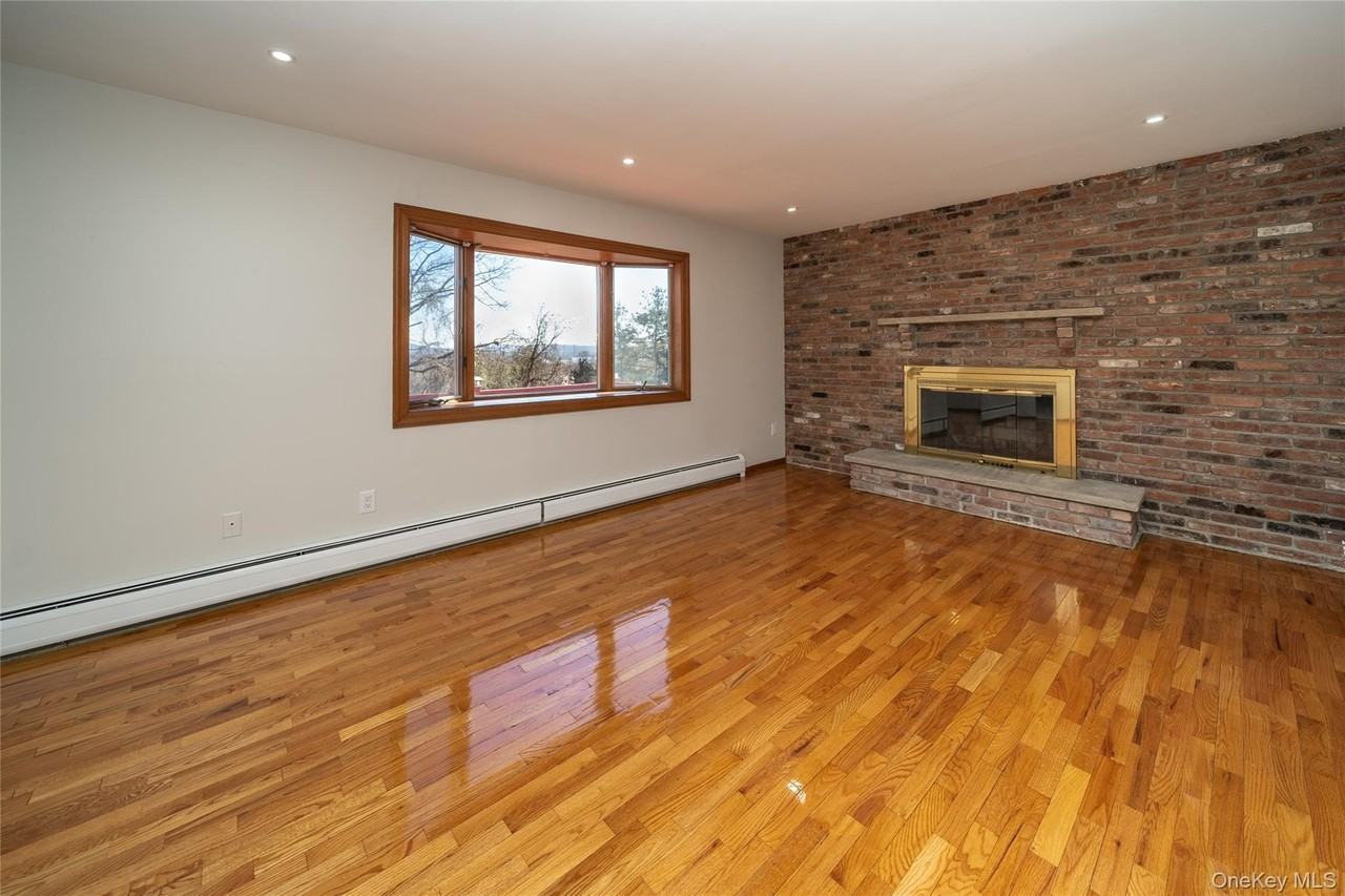 62 Walter Dr - Photo 3 of 28