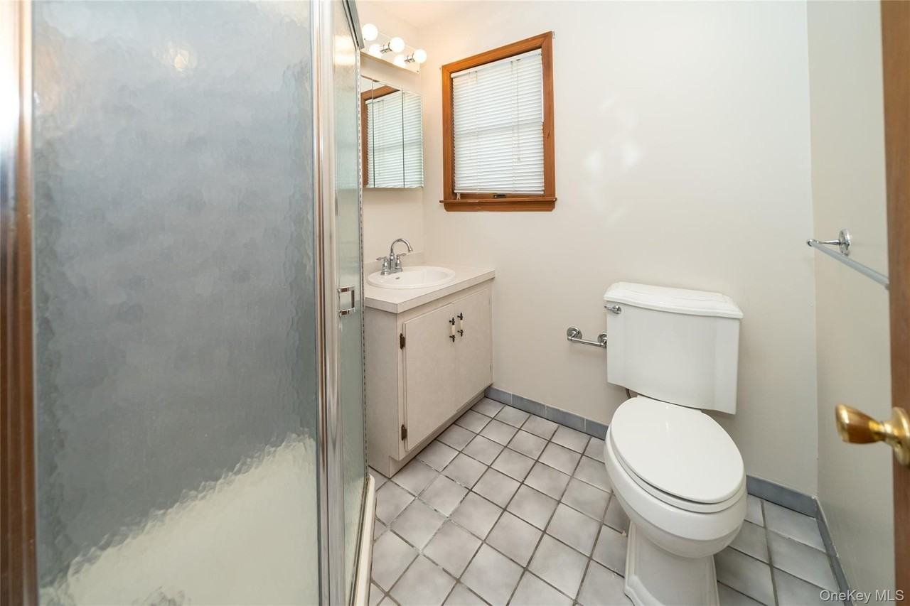 62 Walter Dr - Photo 7 of 28