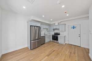 featured image of 417 Commercial St #3