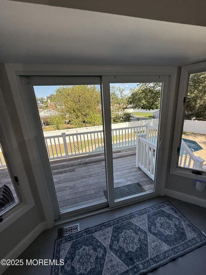 445 Slocum Pl - Photo 4 of 28