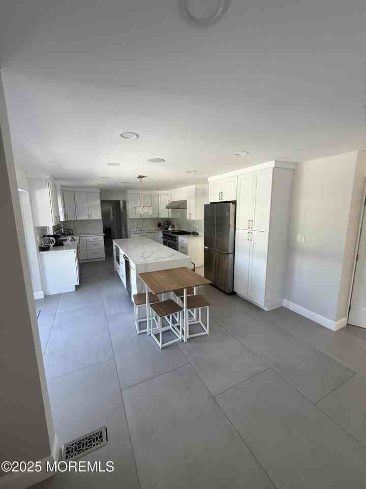 445 Slocum Pl - Photo 5 of 28