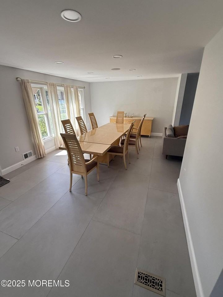 445 Slocum Pl - Photo 6 of 28