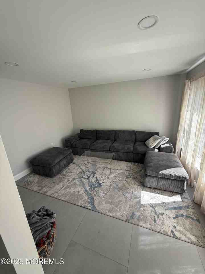 445 Slocum Pl - Photo 7 of 28