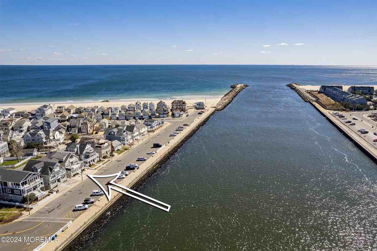 556 Riverside Drive - Photo 2 of 42