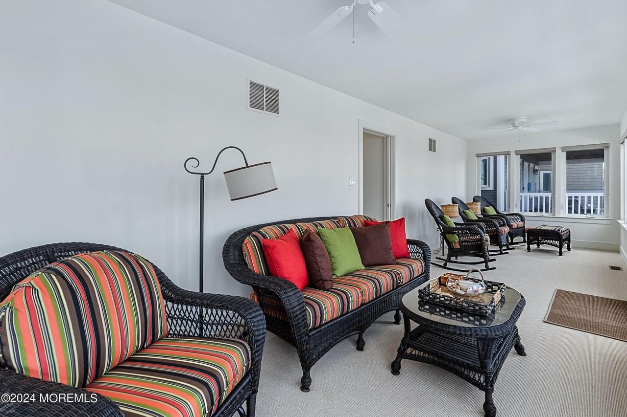 556 Riverside Drive - Photo 3 of 42