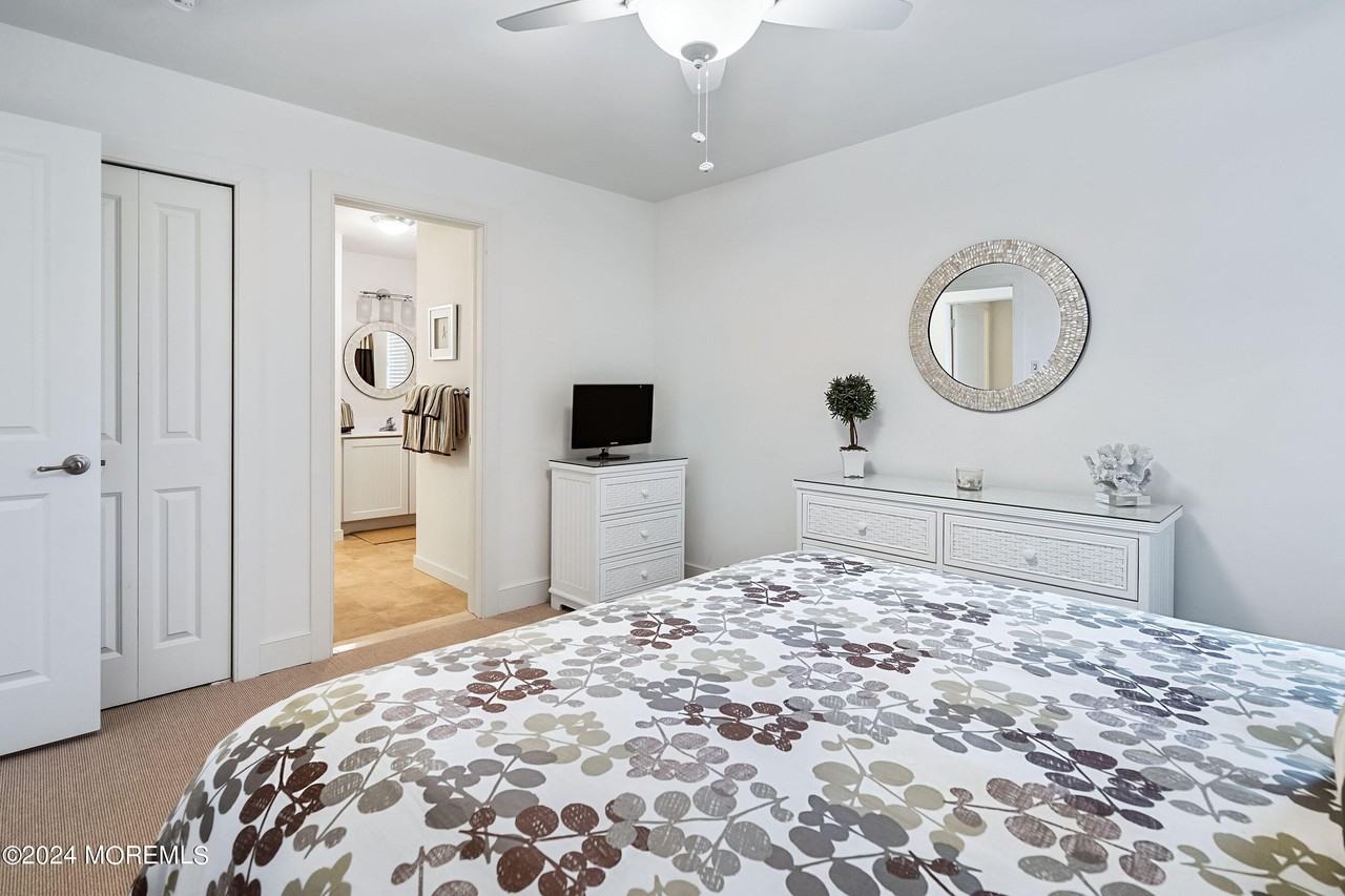 556 Riverside Drive - Photo 7 of 42