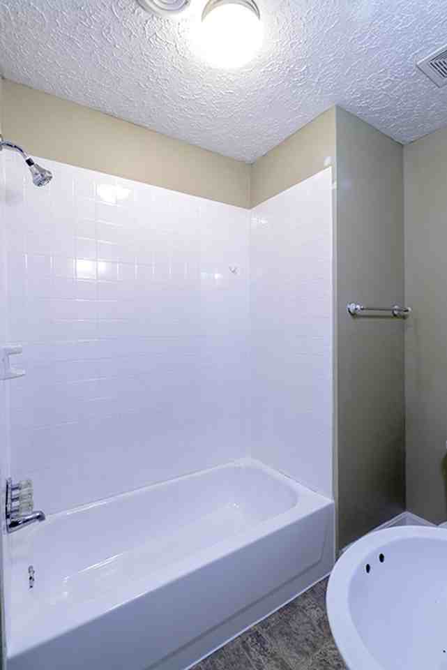 502 Inverness Ave - Photo 6 of 19