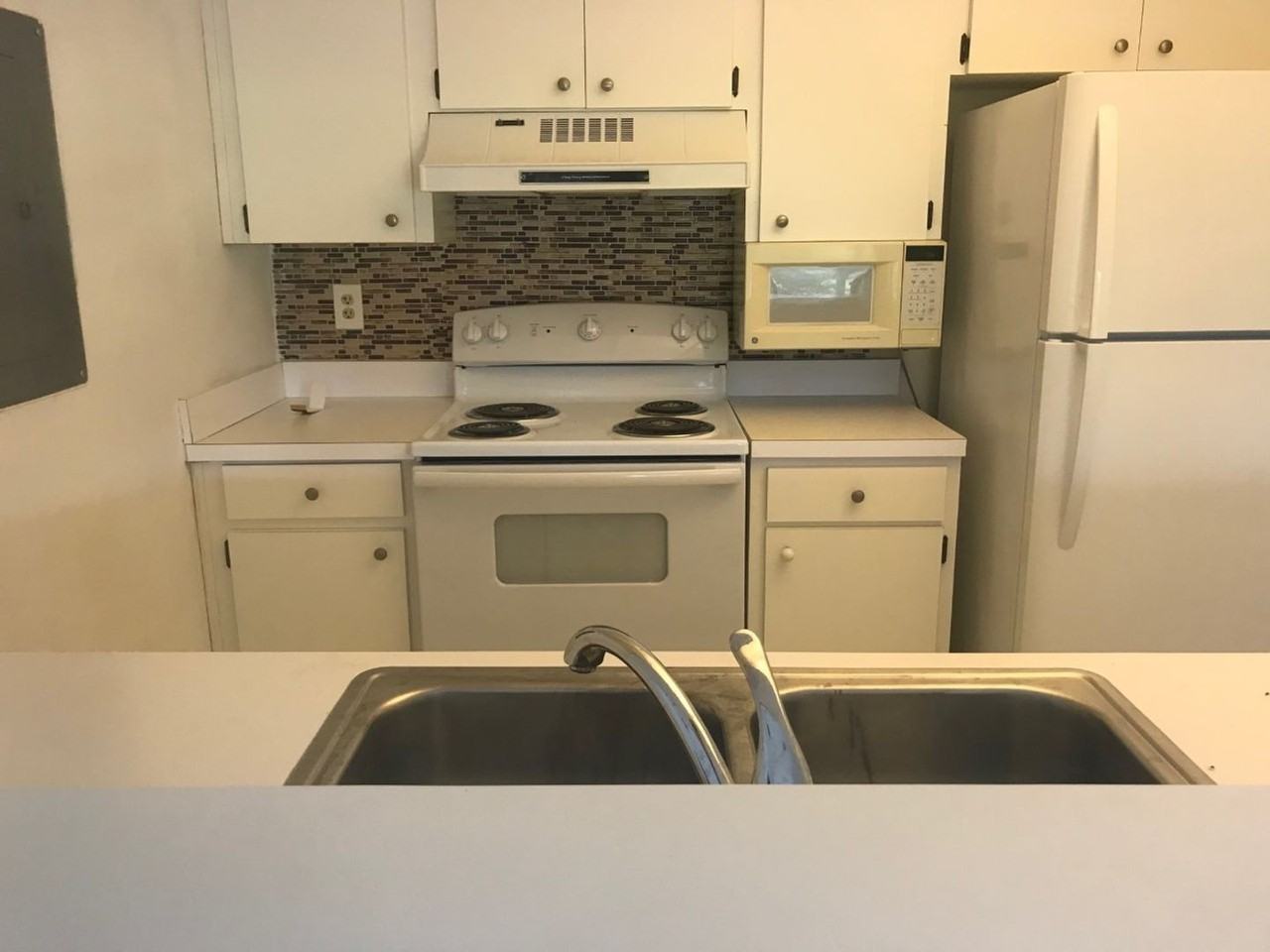 3332 Camelot Dr - Photo 4 of 5