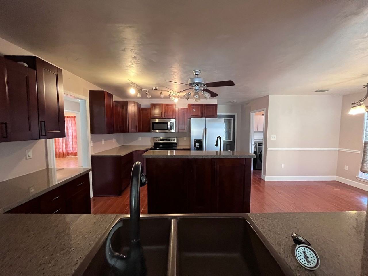 540 Timberlake Dr - Photo 4 of 30