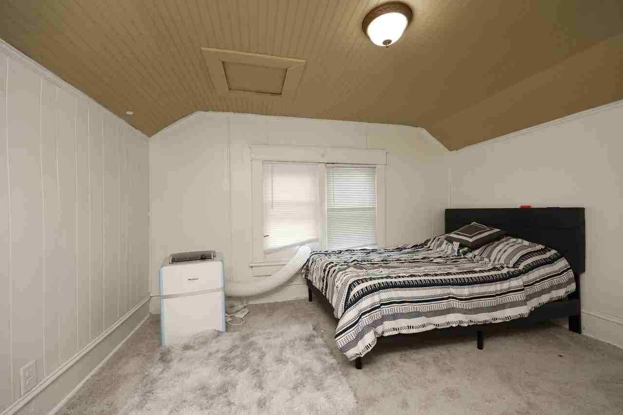 607 Church St - Photo 4 of 16