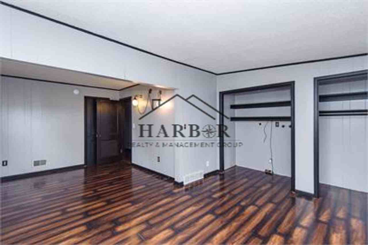 717 13th Avenue Northeast - Photo 4 of 10