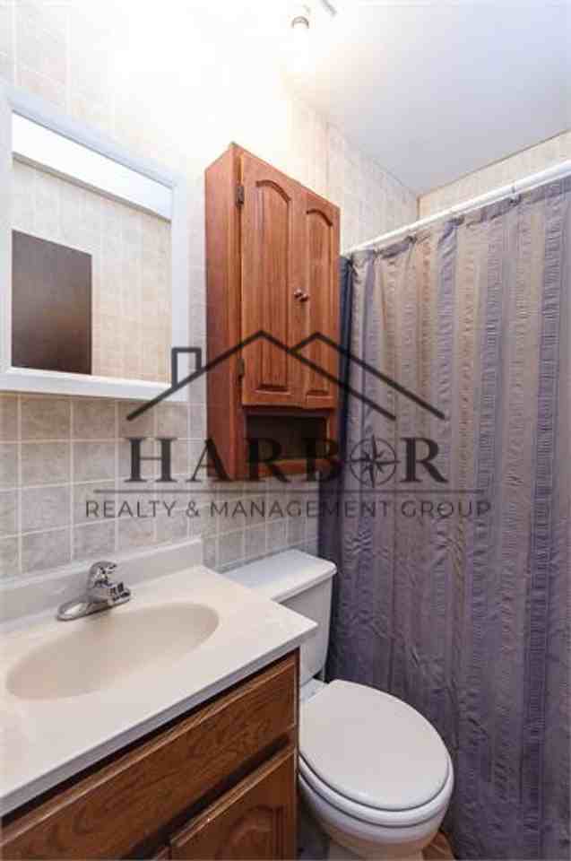 717 13th Avenue Northeast - Photo 5 of 10