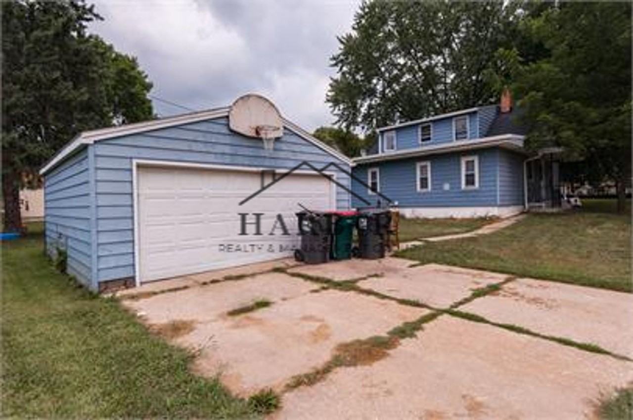 717 13th Avenue Northeast - Photo 7 of 10