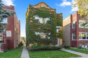 featured image of 6011 W Dakin St #2