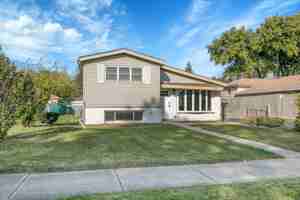 featured image of 329 E Jefferson St