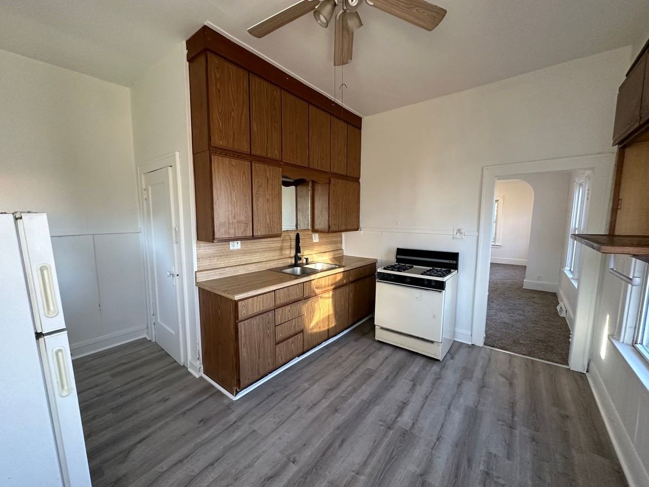 1710 W 14th St - Photo 2 of 6